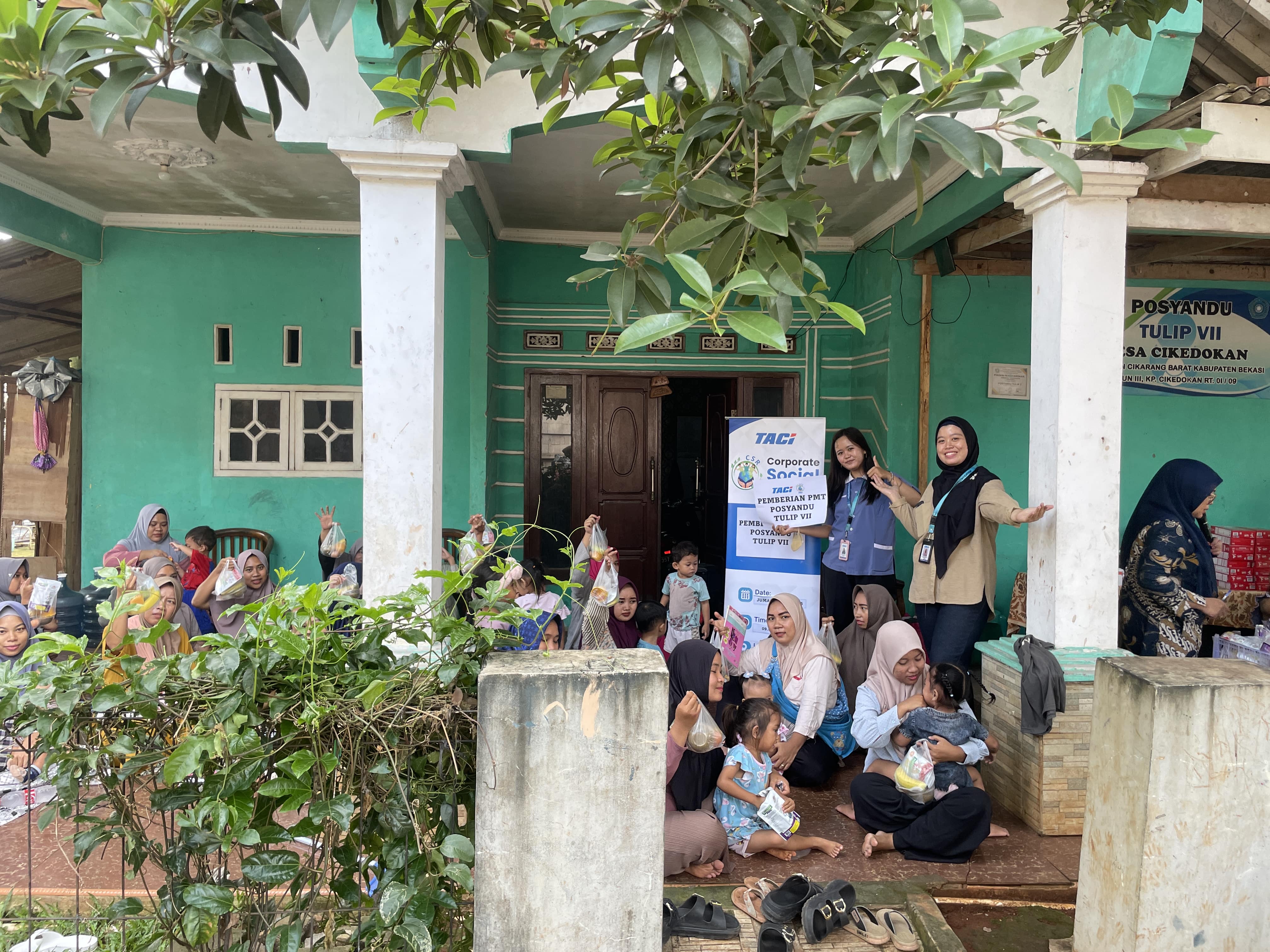 Pemberian Makanan Tambahan Untuk Balita Posyandu Tulip IV, V, dan VII Bulan Juni